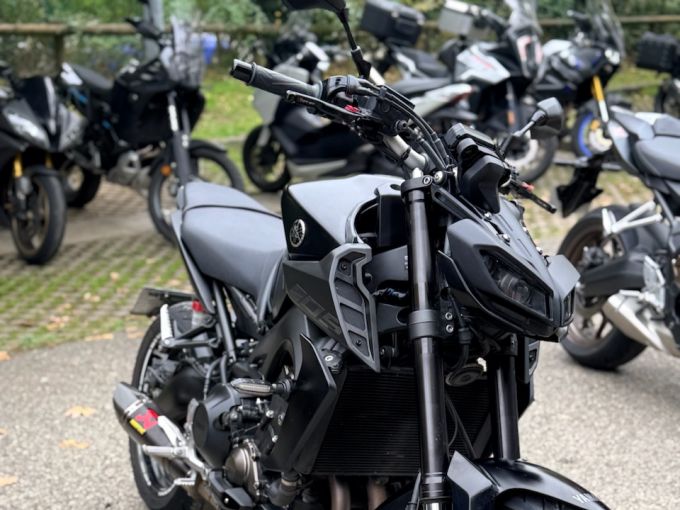 YAMAHA MT-09 4