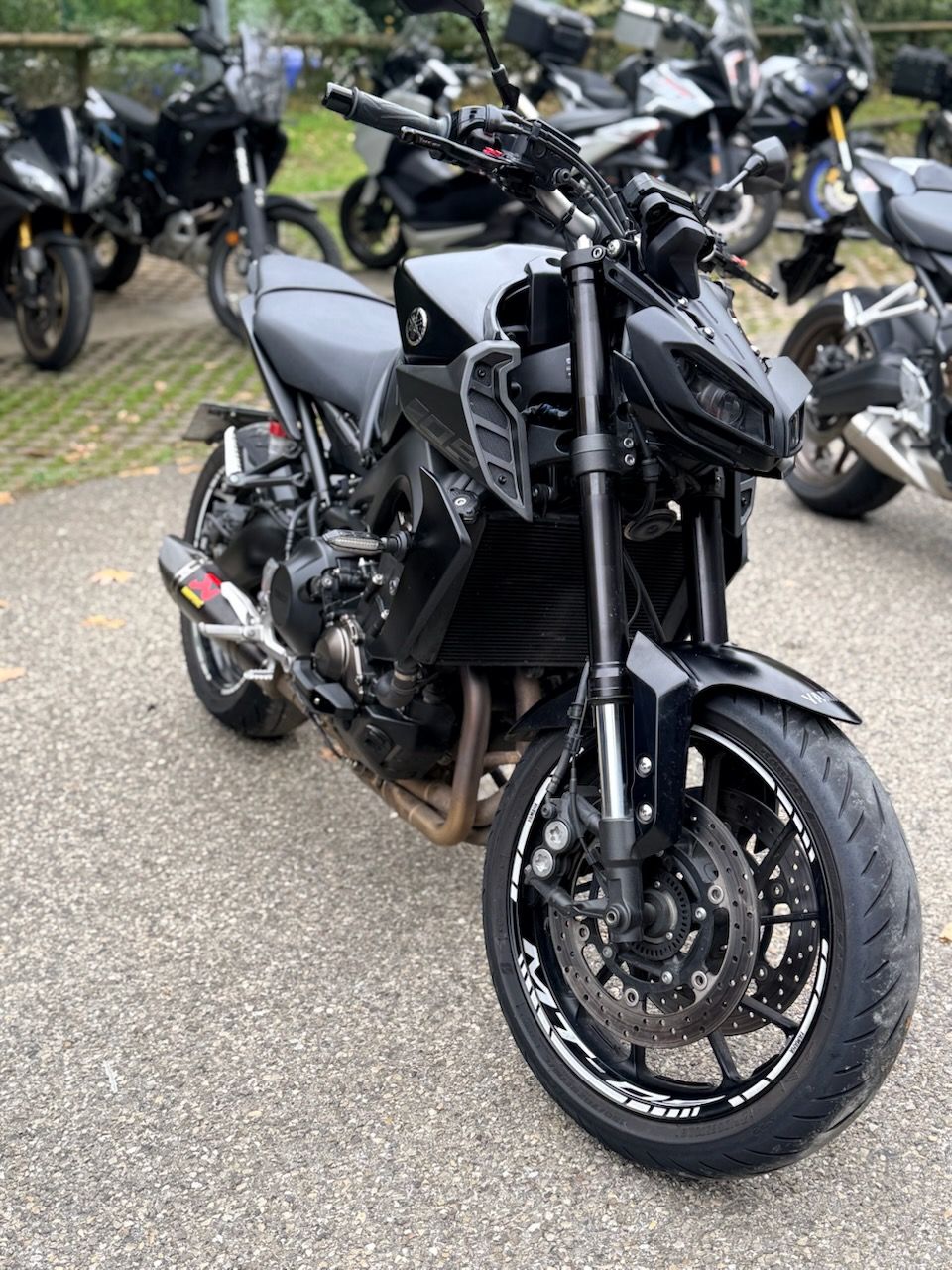 YAMAHA MT-09 4