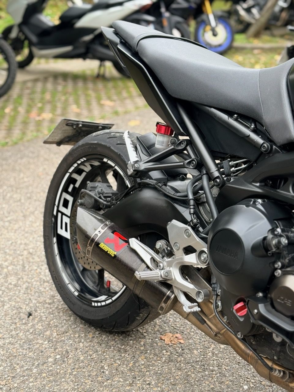 YAMAHA MT-09 4