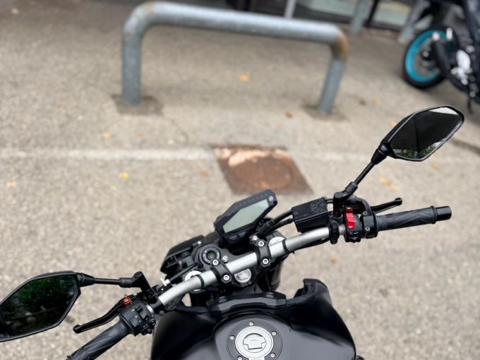 YAMAHA MT-09 4