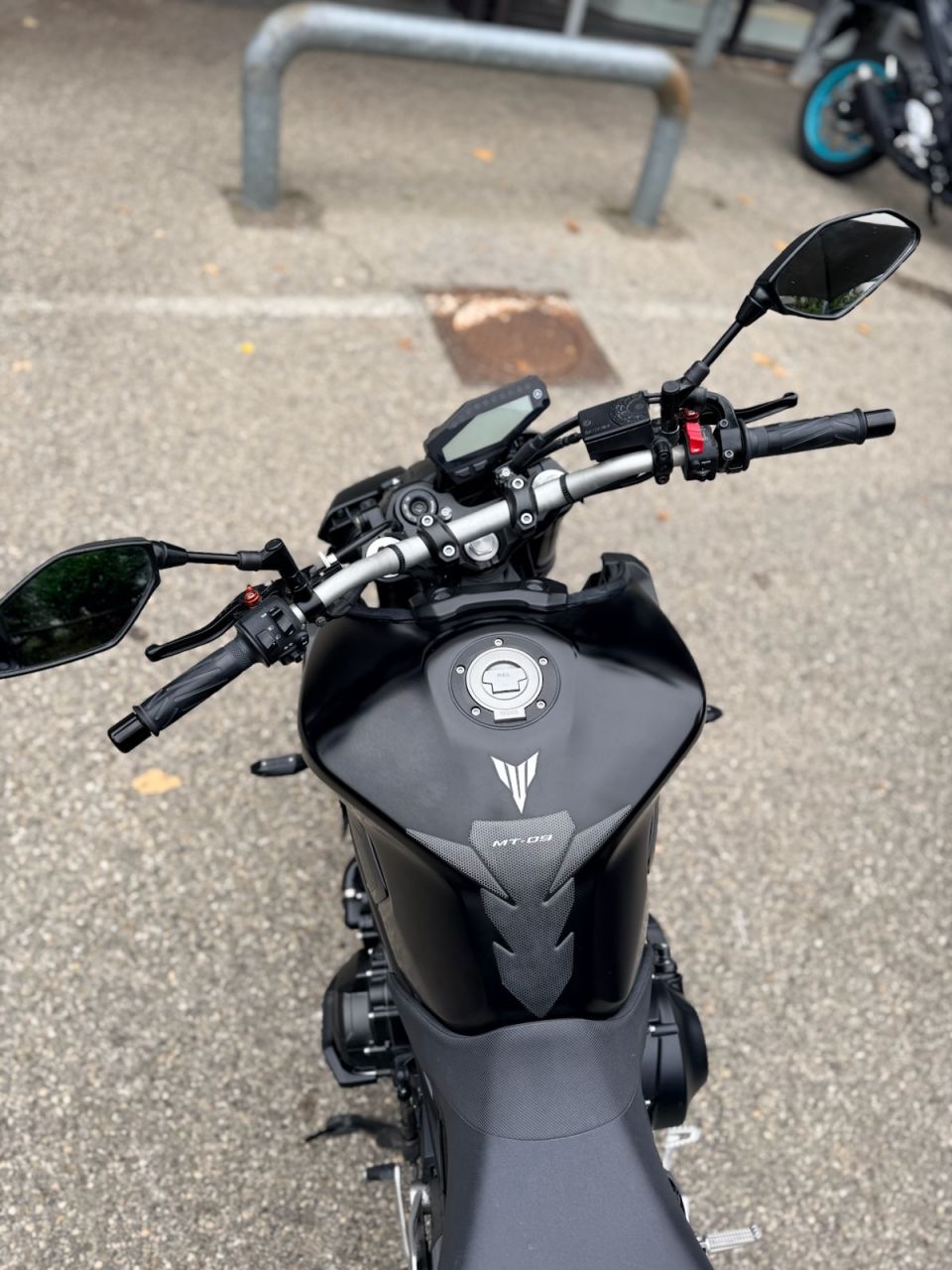 YAMAHA MT-09 4
