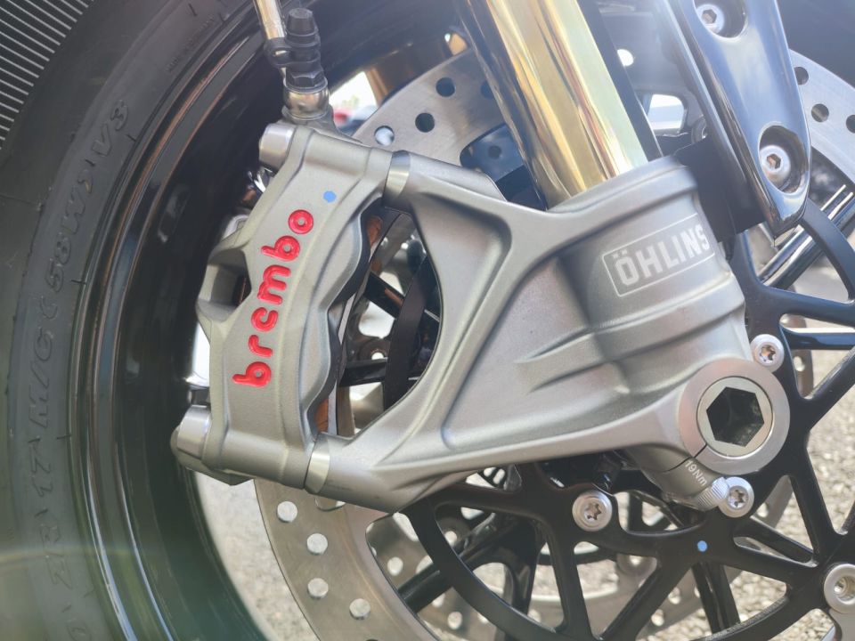 TRIUMPH SPEED TRIPLE 1200 RS 4