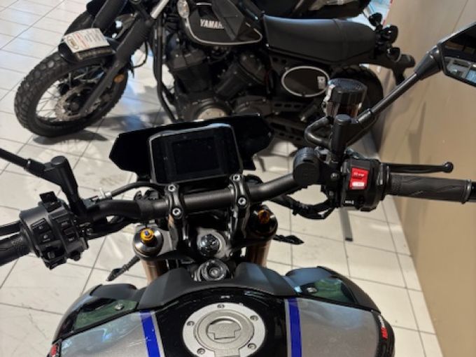 YAMAHA MT-09 SP 4
