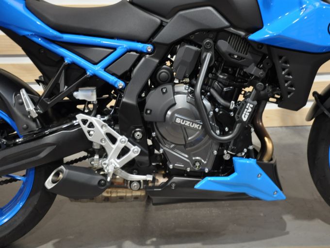 SUZUKI GSX-8S 4