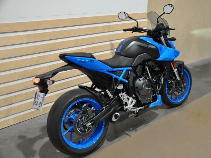SUZUKI GSX-8S 4