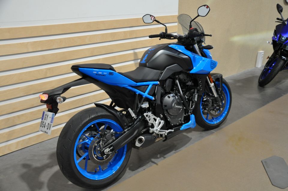 SUZUKI GSX-8S 4
