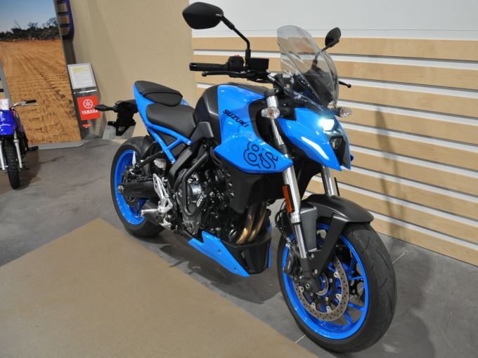 SUZUKI GSX-8S 4