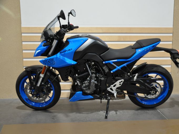 SUZUKI GSX-8S 4