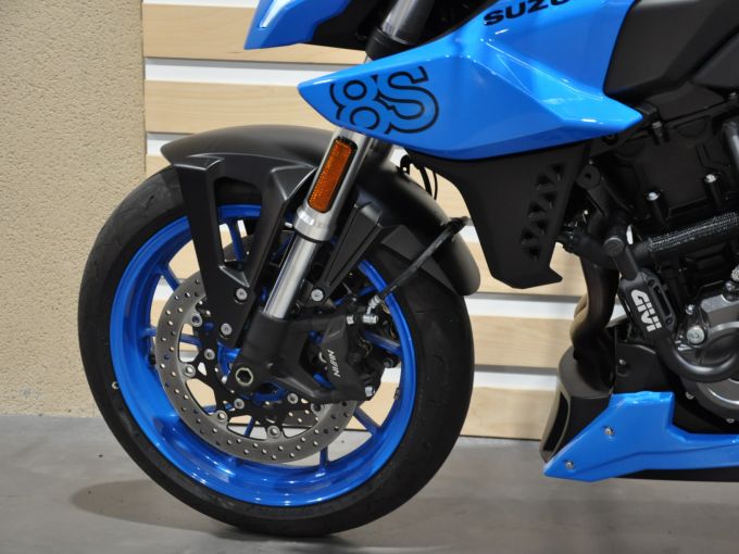 SUZUKI GSX-8S 4