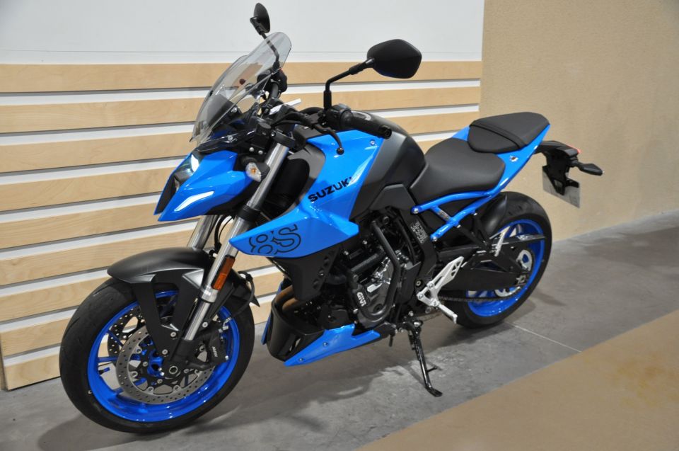 SUZUKI GSX-8S 4