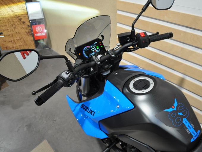 SUZUKI GSX-8S 4