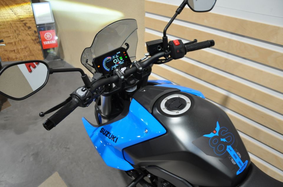 SUZUKI GSX-8S 4