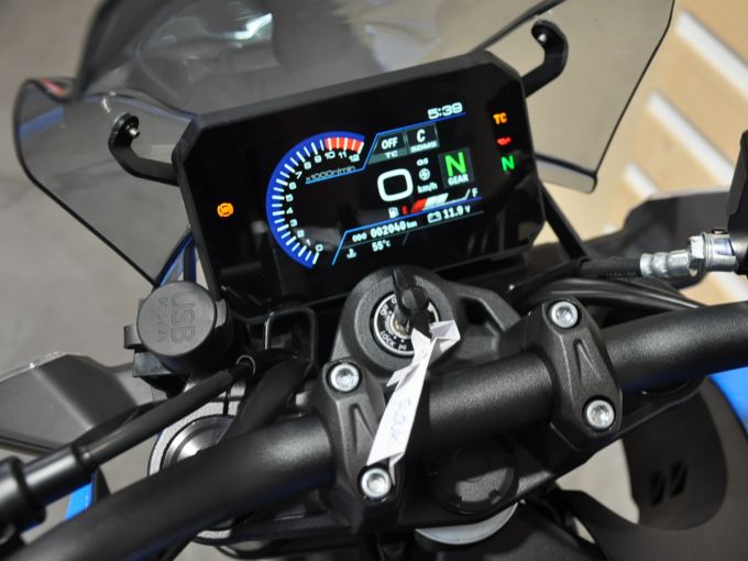 SUZUKI GSX-8S 4