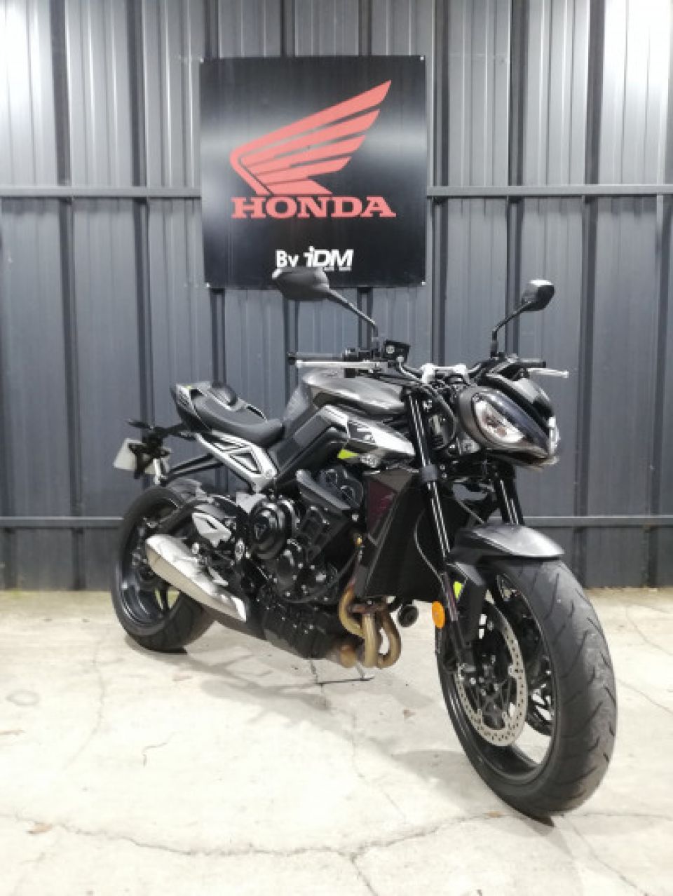 TRIUMPH STREET TRIPLE 765 R 4