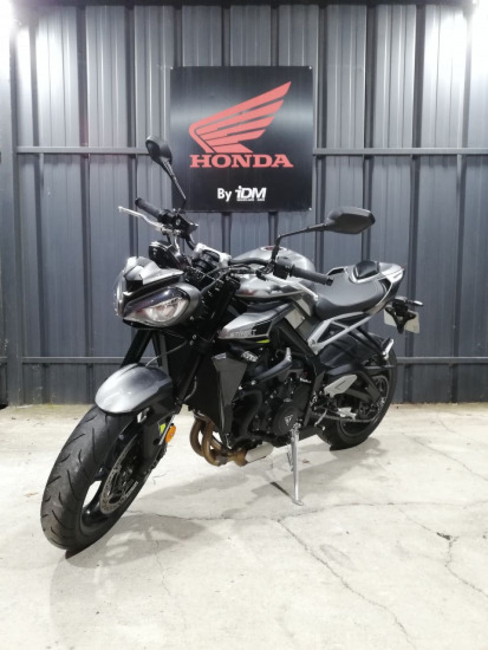 TRIUMPH STREET TRIPLE 765 R 4