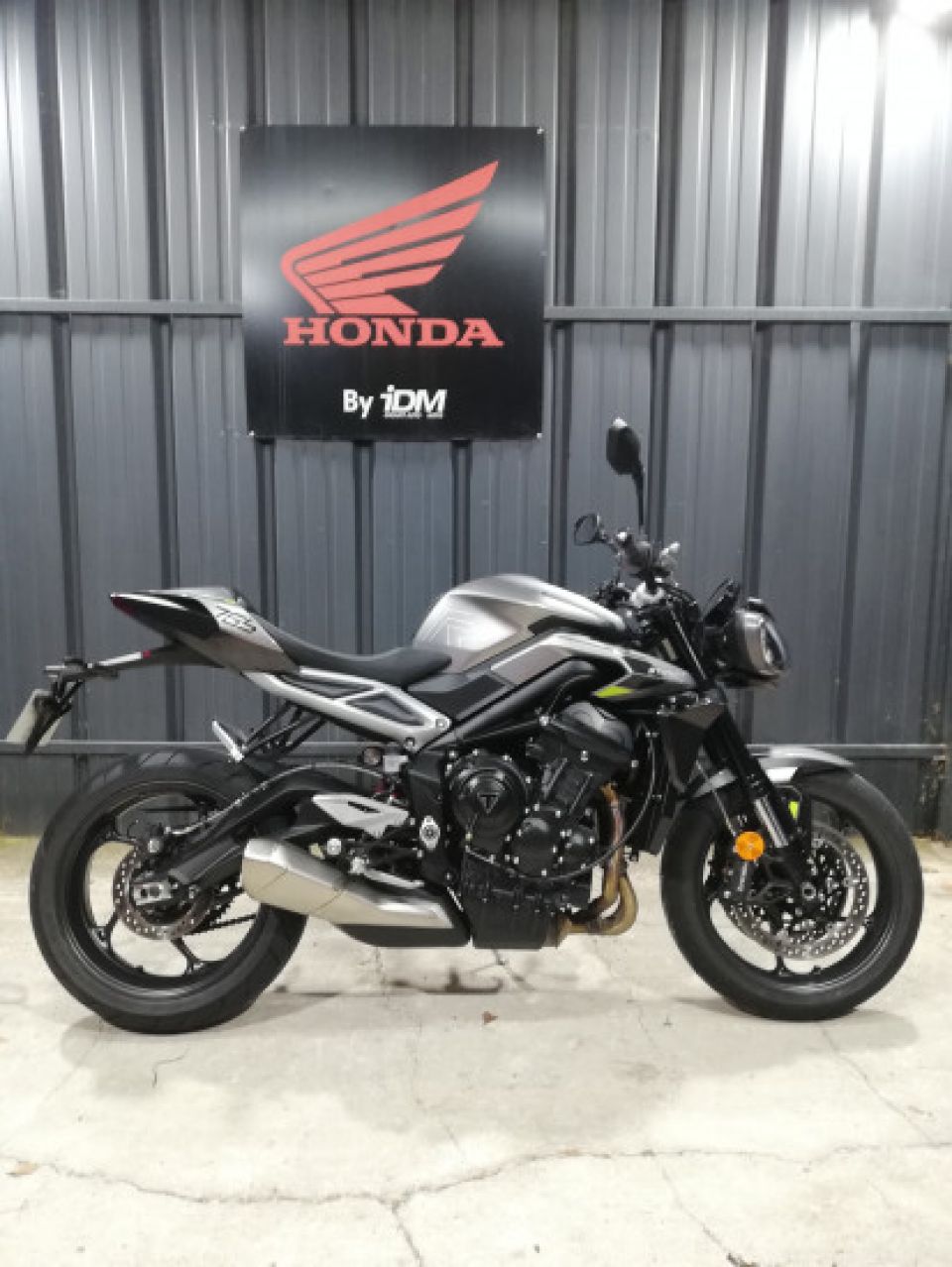 TRIUMPH STREET TRIPLE 765 R 4