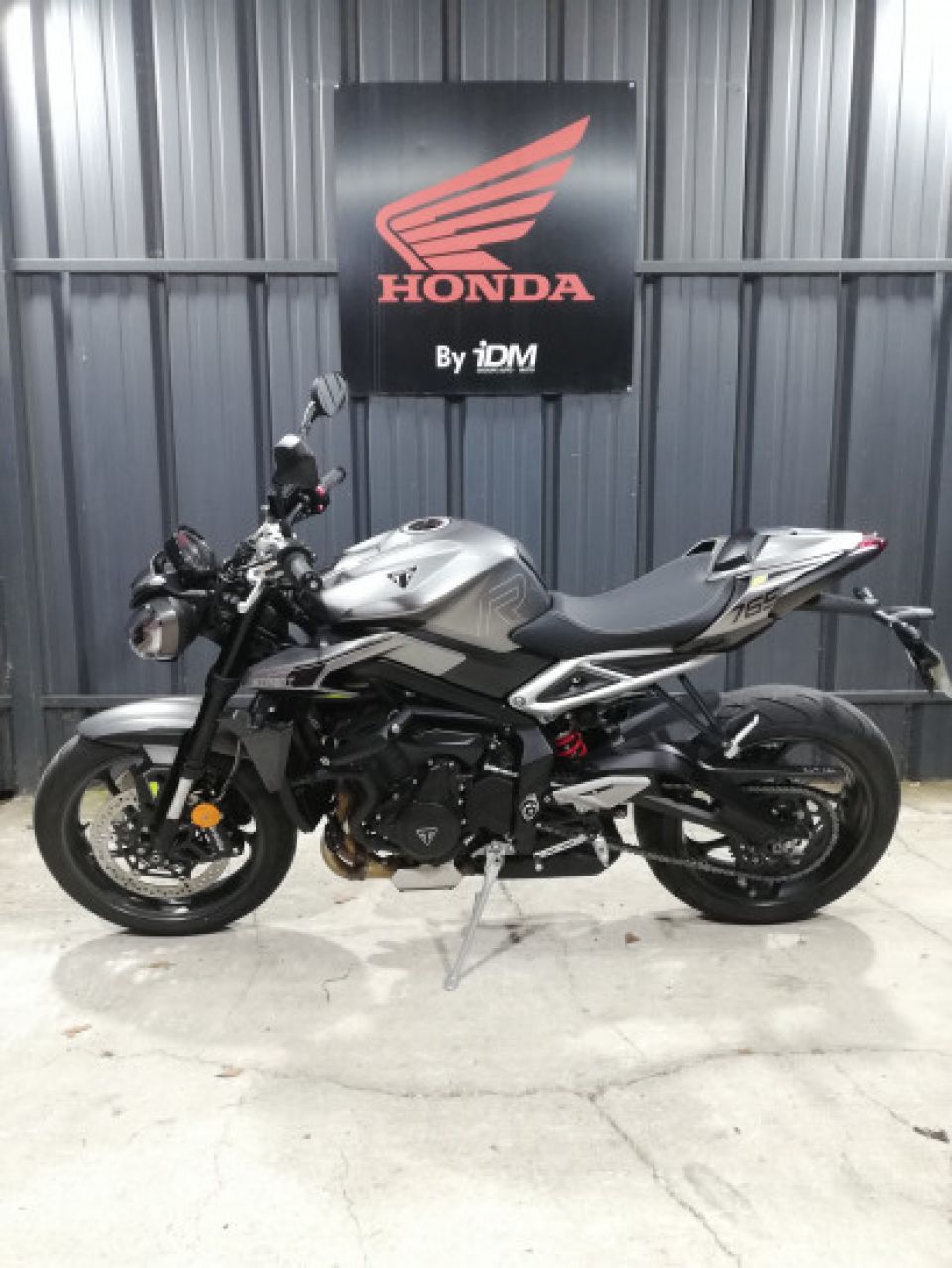 TRIUMPH STREET TRIPLE 765 R 4