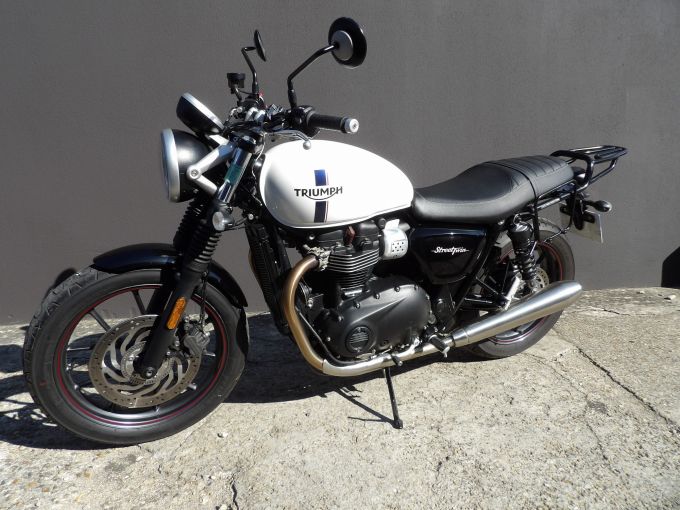 TRIUMPH STREET TWIN  900 4