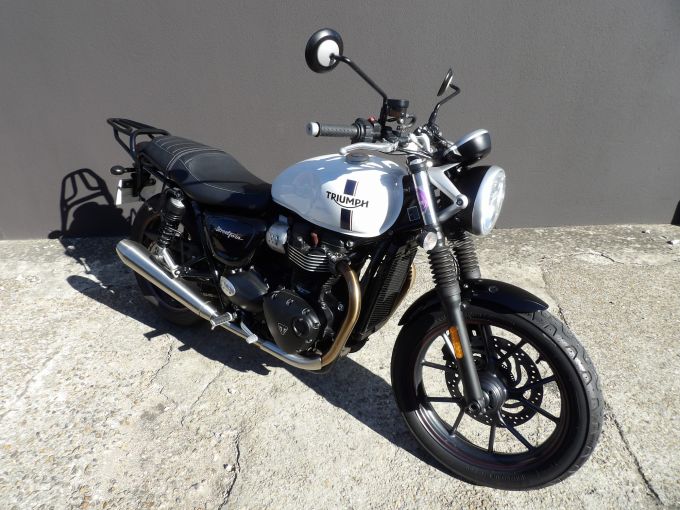 TRIUMPH STREET TWIN  900 4