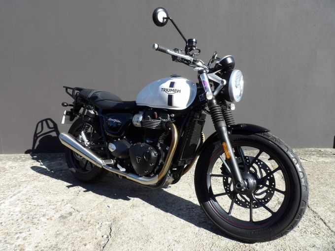 TRIUMPH STREET TWIN  900 4