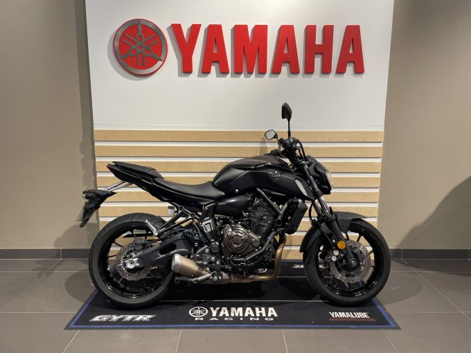YAMAHA MT-07 4