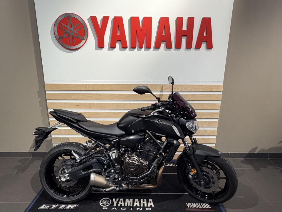 YAMAHA MT-07 4