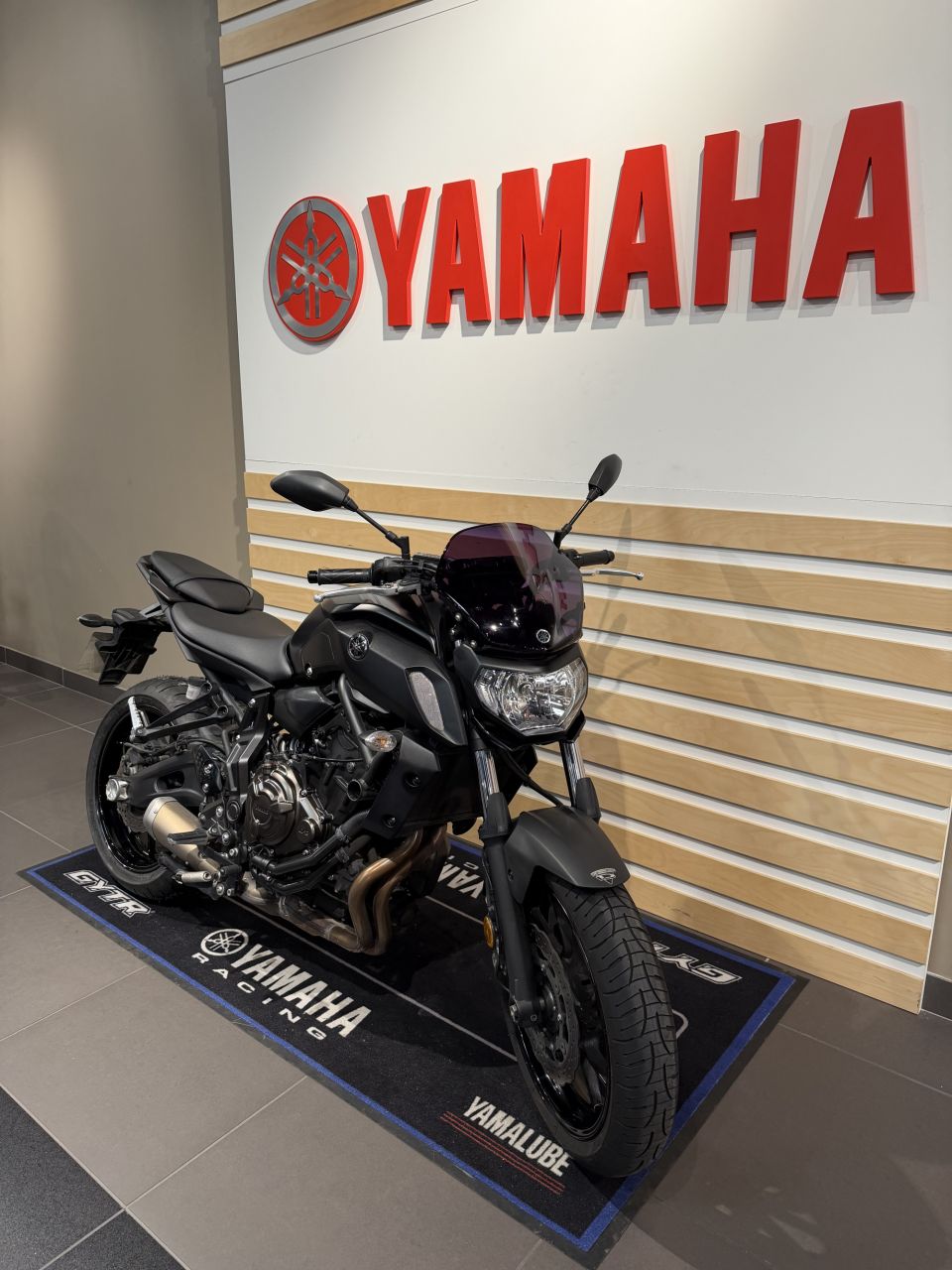 YAMAHA MT-07 4