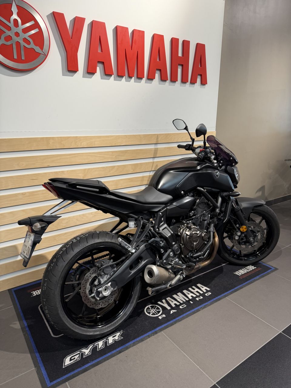 YAMAHA MT-07 4