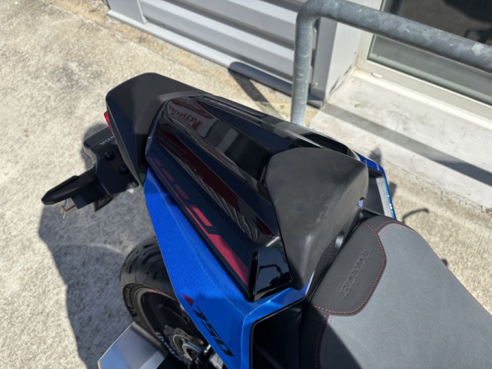 HONDA CB 750 HORNET 4