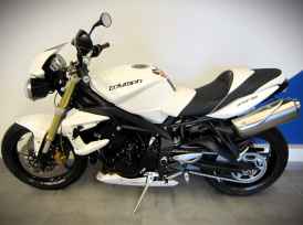 TRIUMPH STREET TRIPLE 675 - 2011