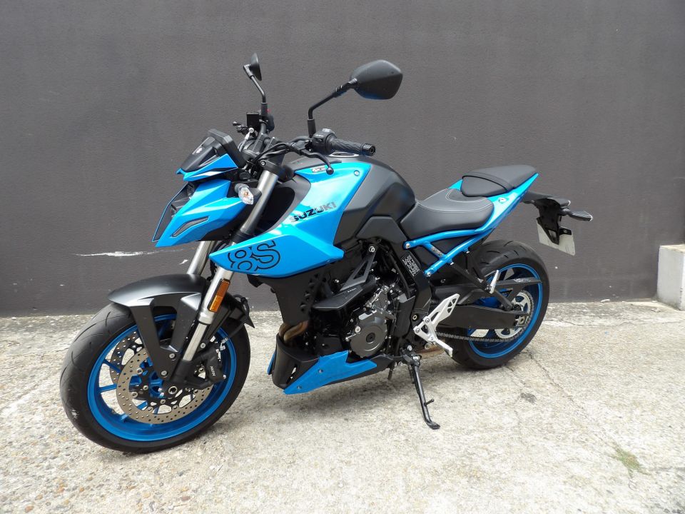 SUZUKI GSX-8S A2 4