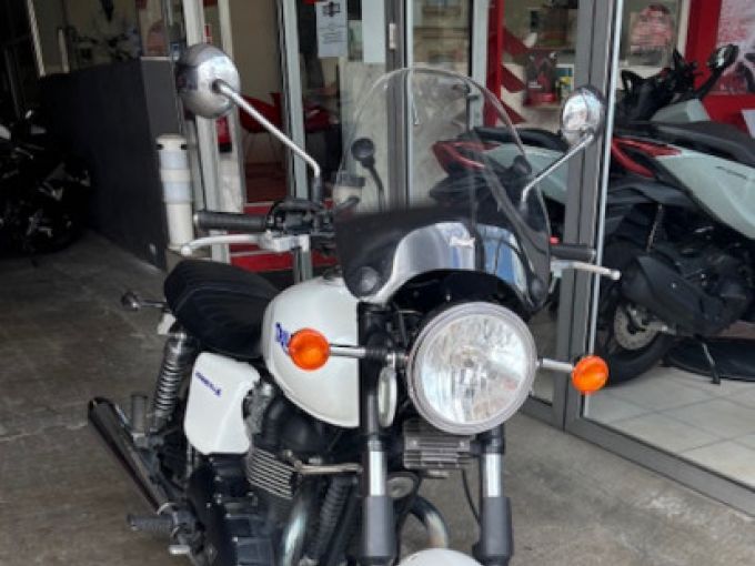 TRIUMPH BONNEVILLE 900 4