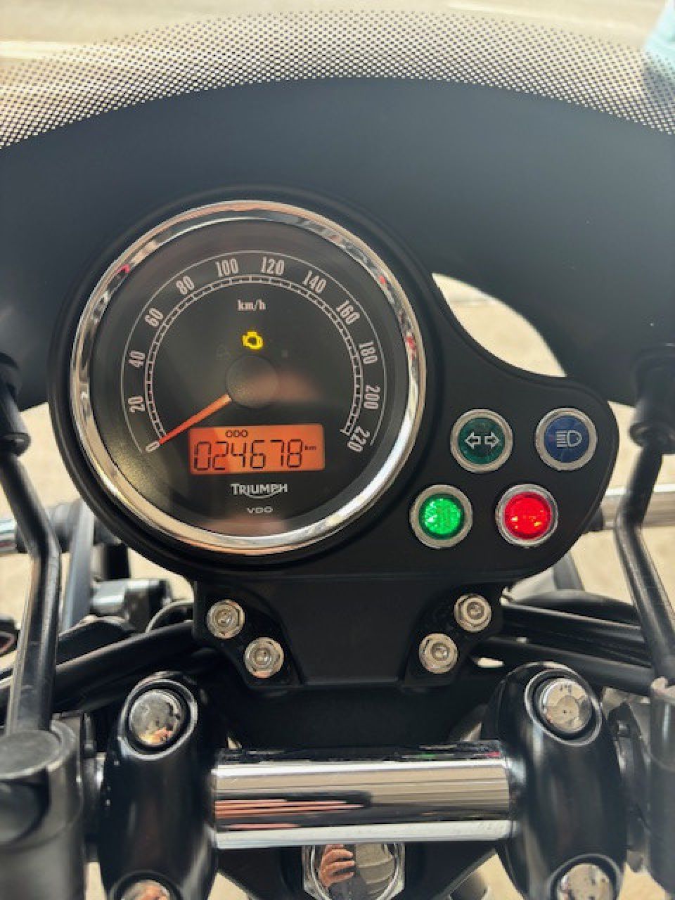 TRIUMPH BONNEVILLE 900 4