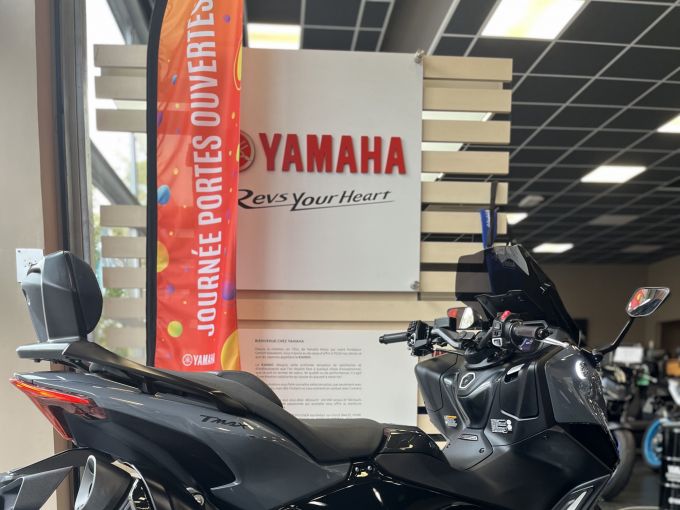 YAMAHA XP T-MAX 560 TECH MAX 4