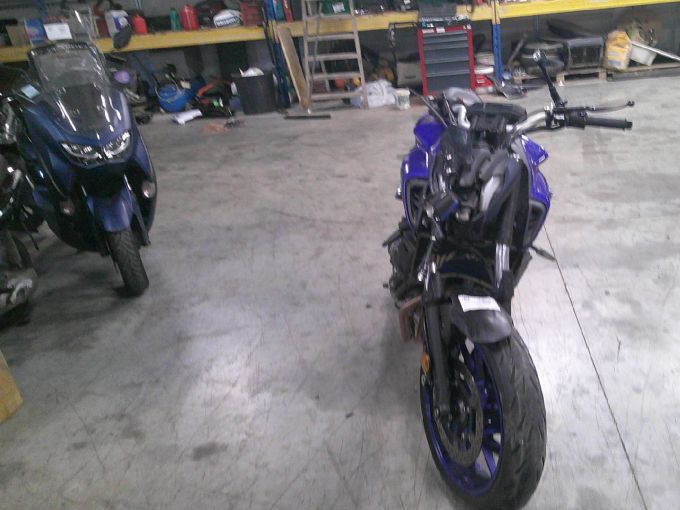 YAMAHA MT-07 4