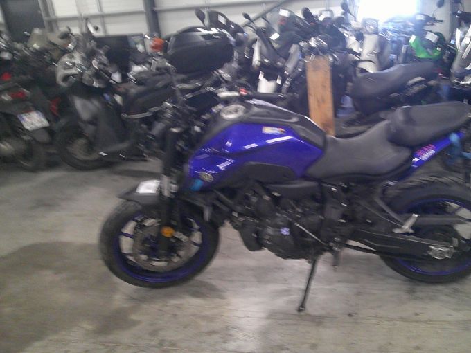 YAMAHA MT-07 4