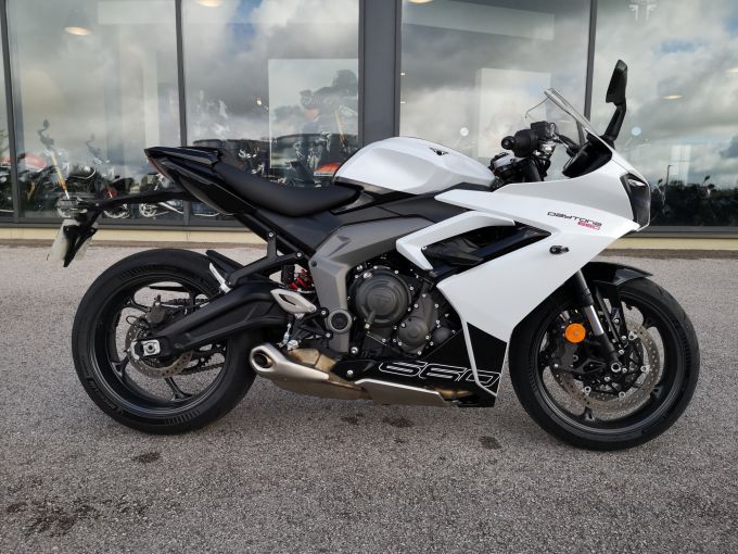 TRIUMPH 	DAYTONA 660 4