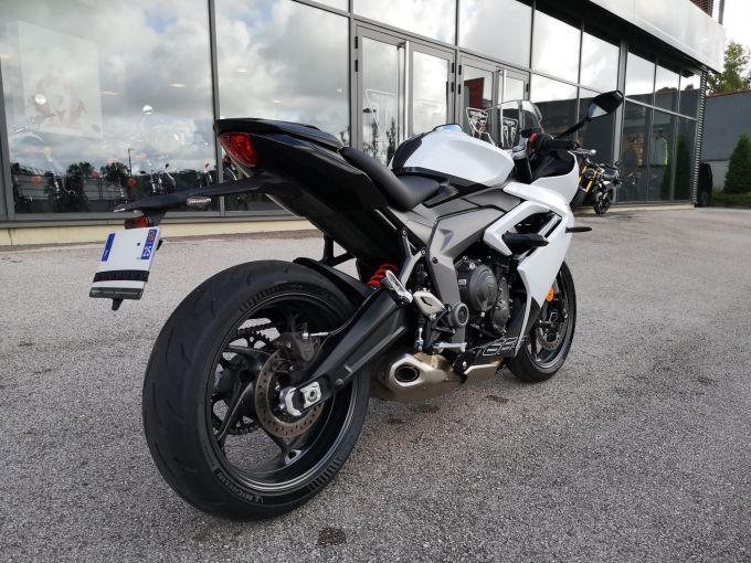 TRIUMPH 	DAYTONA 660 4