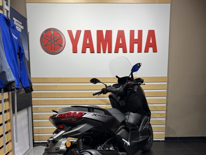 YAMAHA XMAX 300 TECH MAX + 4