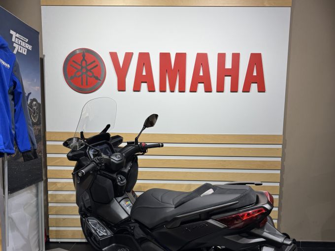 YAMAHA XMAX 300 TECH MAX + 4