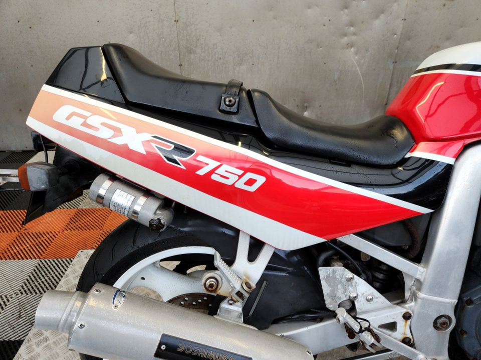 SUZUKI GSX-R 750 4