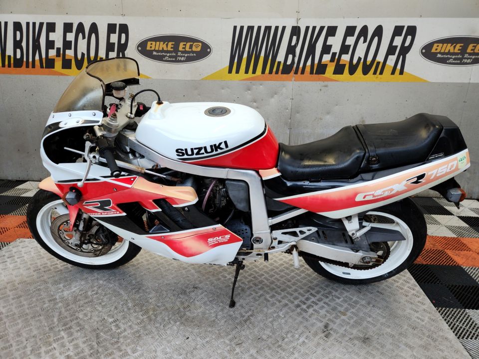 SUZUKI GSX-R 750 4