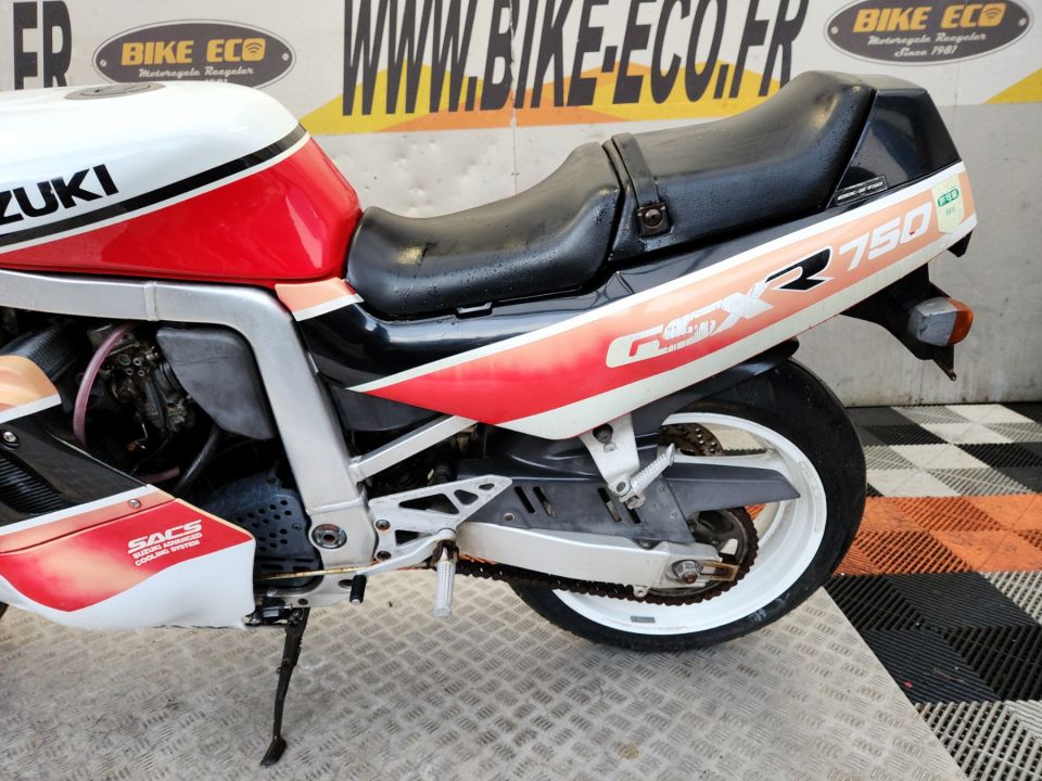 SUZUKI GSX-R 750 4