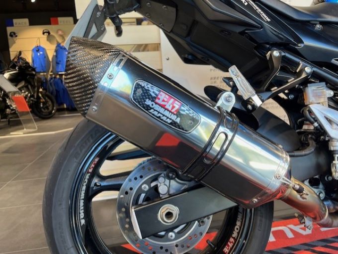 SUZUKI GSR 750 4