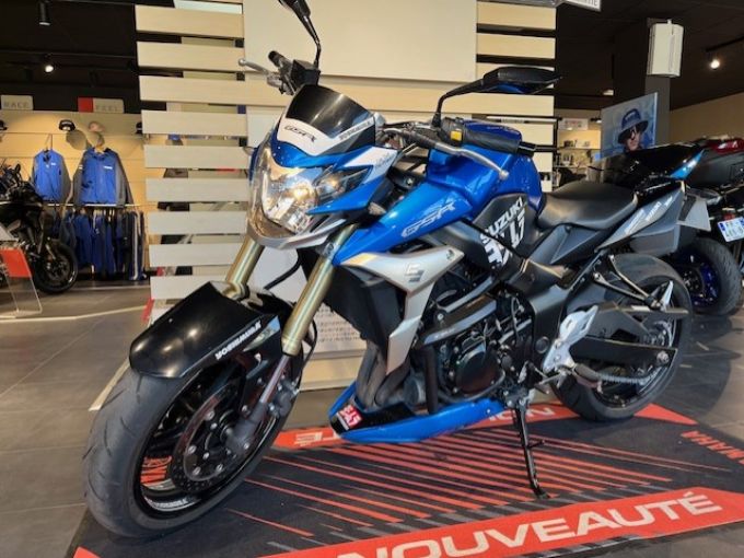 SUZUKI GSR 750 4
