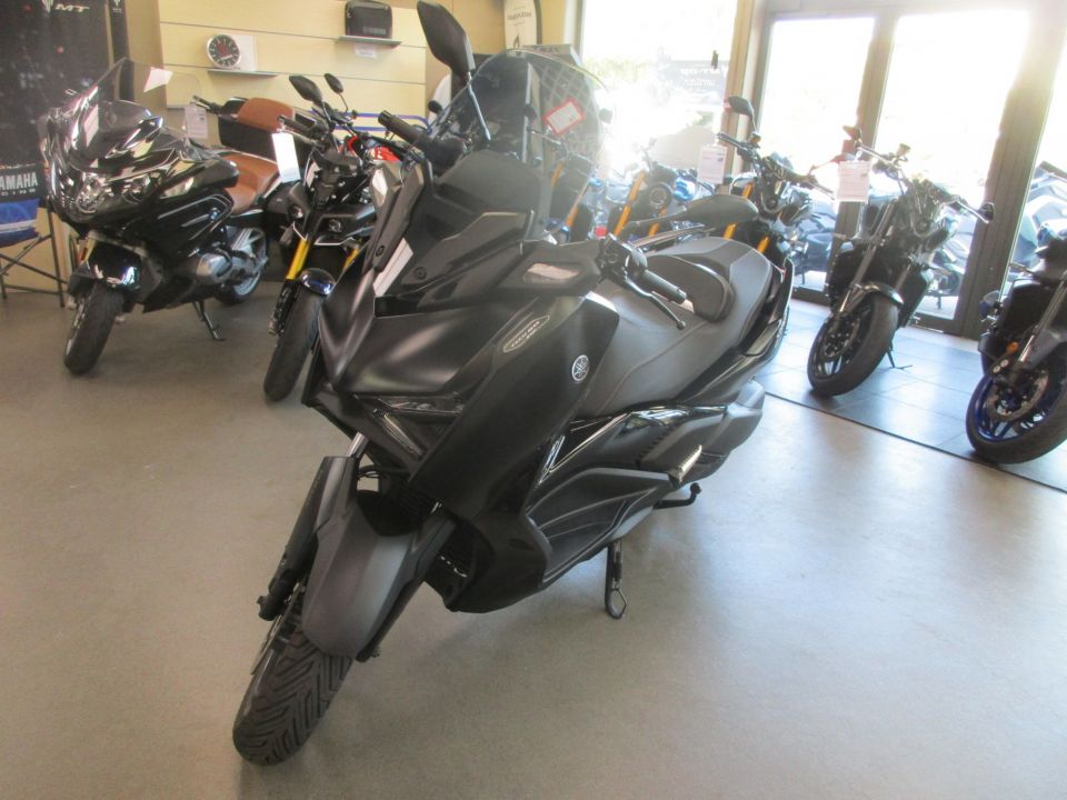 YAMAHA XMAX 300 Tech Max 4