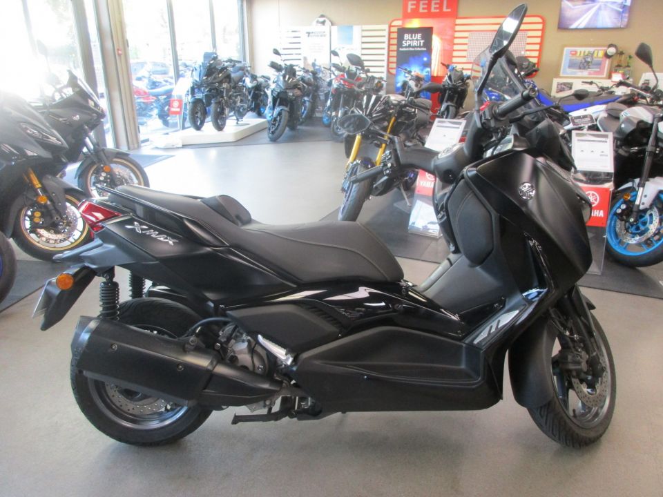 YAMAHA XMAX 300 Tech Max 4