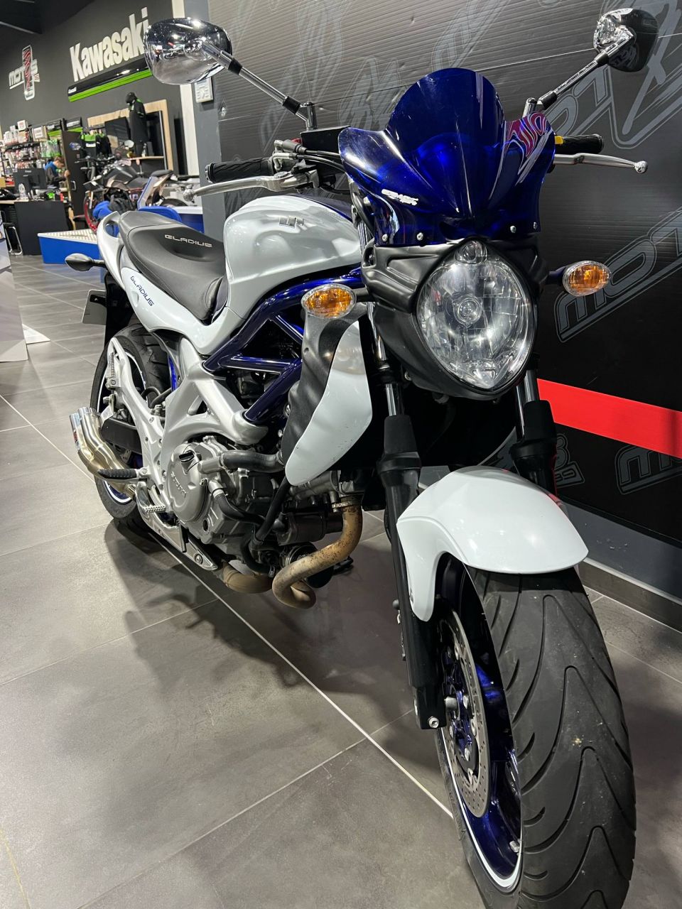 SUZUKI GLADIUS 650 4