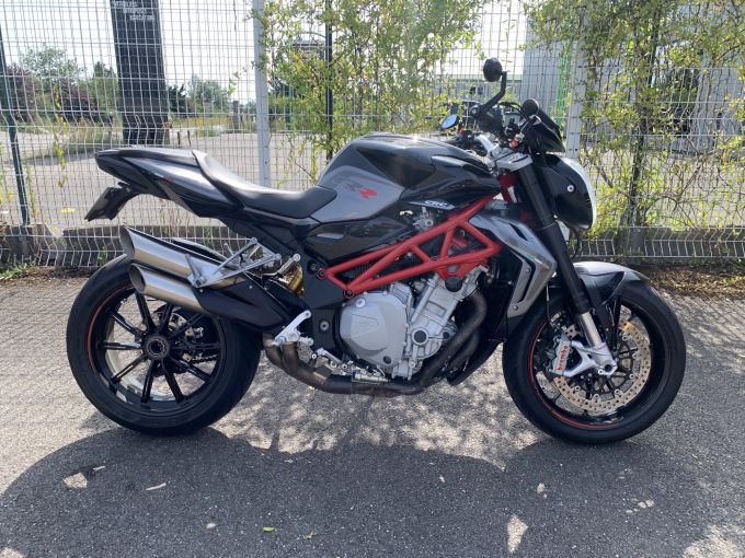 MV AGUSTA BRUTALE 1090 RR 4