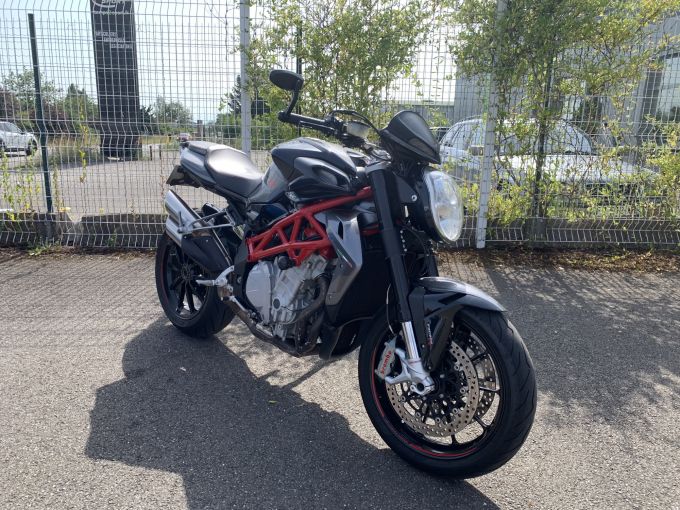 MV AGUSTA BRUTALE 1090 RR 4